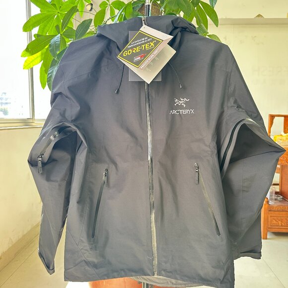 Arc'teryx Men's Black Hooded Jacket / Ski Jacket Sz L